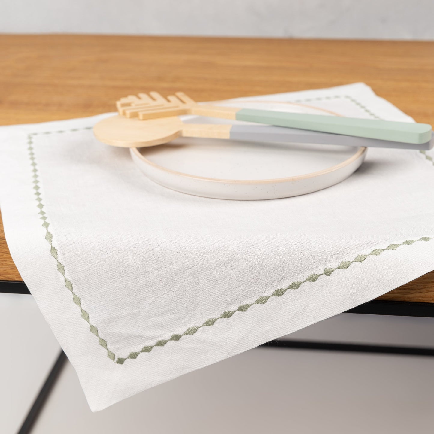 Embroidered hemp placemat, white